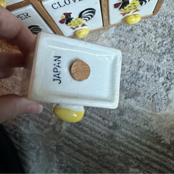 Vintage 1950s Wall Mount Spice Rack Set Wood Frame Retro Rooster Spice Jars - Picture 5 of 8